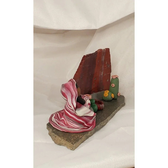 Southwestern Native Clay Figurine On Slate And Jasper Signed By J.K. SEVERSON - Picture 11 of 15